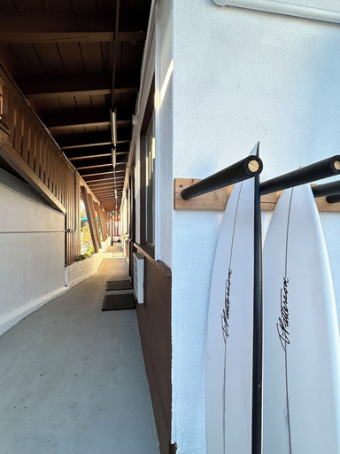 Others 5, West Coast Surf and Stay, Orange