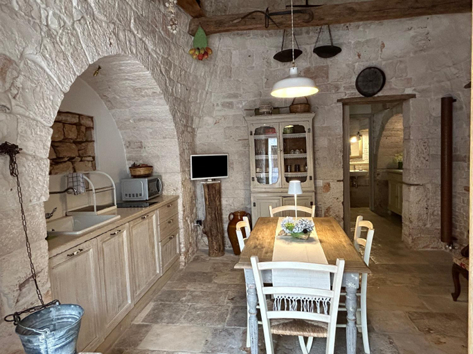 Others 2, Trulli Lovers 1, Bari