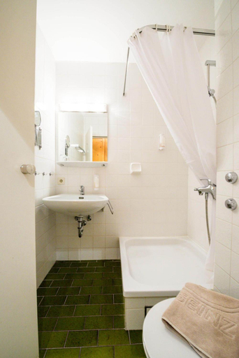 Bathroom 4, SEINZ Wisdom Resort - Bio-Hotel vegan-vegetarisch, Garmisch-Partenkirchen