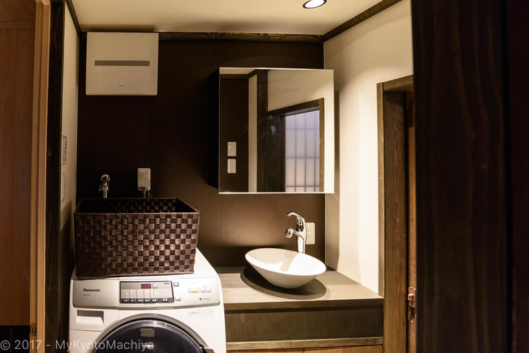 Bathroom 2, Kyoto Gojo Samurai Machiya, Kyoto