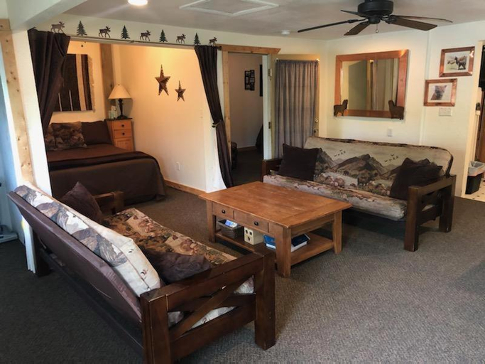 Others 5, Alpaca Inn, The, Bannock