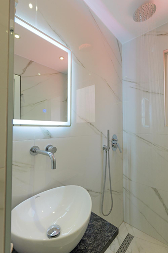 Bathroom 2, Central Garden Residence Sofia - Free Parking, Sarandës