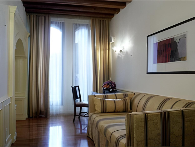 Others 5, Palazzo La Scala, Venezia