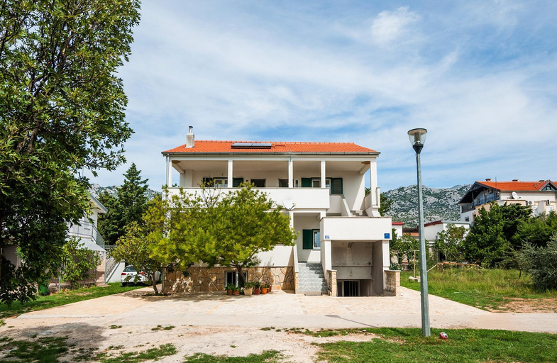 Others 2, Apartman Iva-family holiday 250 m from pebble beach, Starigrad