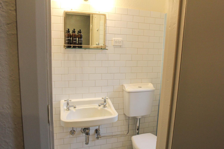 Bathroom 3, Alpine Hotel, Eat Drink Sleep, Yarra Ranges - Central