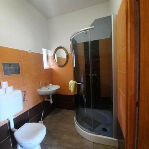 Bathroom 5, IKSZT Vendeghaz, Baja