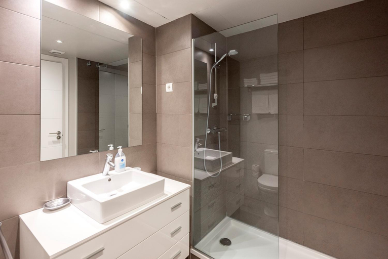 Bathroom 3, Espais Blaus Apartments, Barcelona