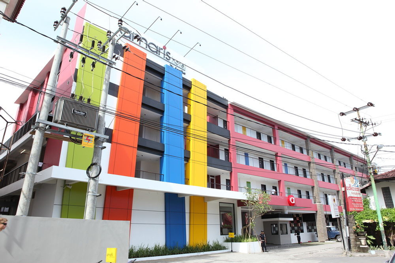 Exterior & Views 28