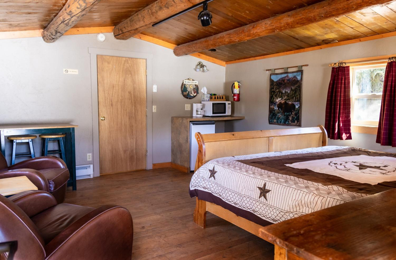 Others 2, Half Moon Lake Lodge, Sublette