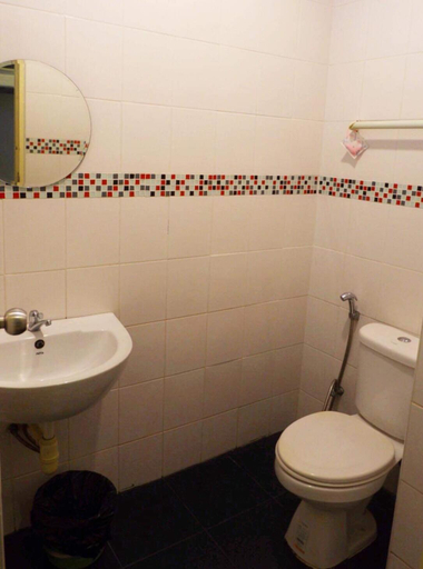 Bathroom 2, Rin Guesthouse - Pracharak Rd., Hat Yai