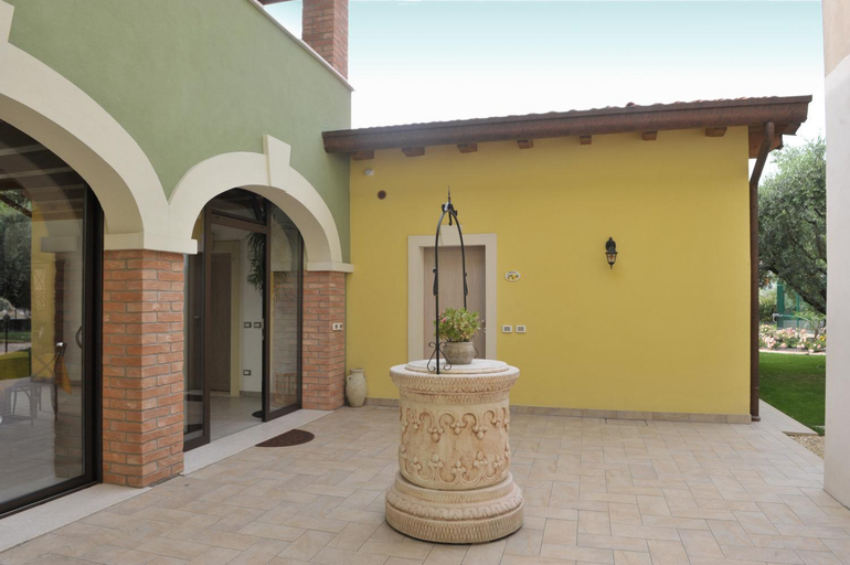 Others 5, Paradiso degli Ulivi B&B, Verona