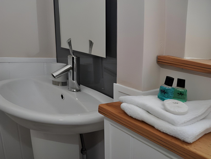 Bathroom 3, St Bernards Guesthouse, Cornwall