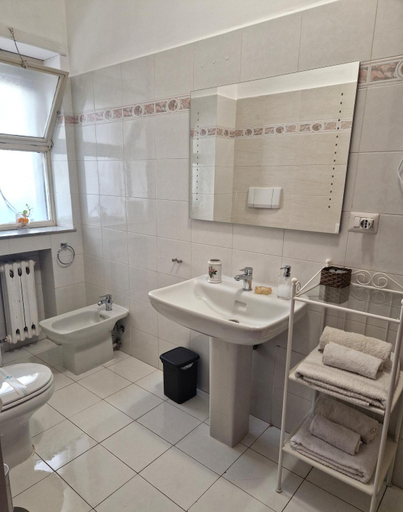 Others 5, LB&B Short Stay, Bari
