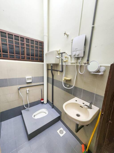 Bathroom 2, Centre Point Taiping 2BR City View With Pool Opposite Lotus's, Larut and Matang
