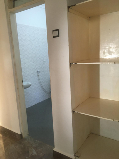 Bathroom 3, Tayana place, Kusini