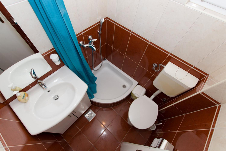 Shower 3, Apartments near the beach Ines, Makarska