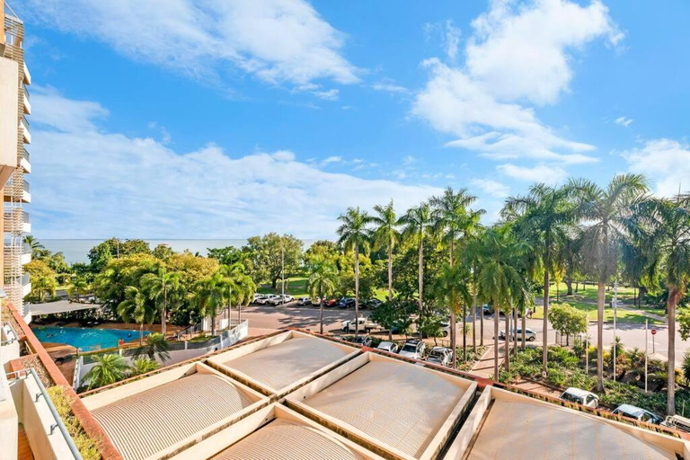 Esplanade Oasis across Two Contemporary Apartments, City - Inner