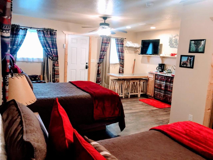 Bedroom 2, Alpaca Inn, The, Bannock