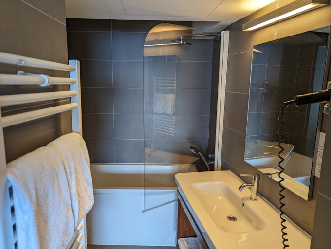 Bathroom 4, Le Rhul, Bouches-du-Rhône