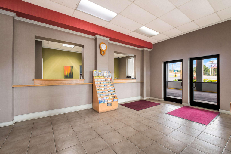 Public Area 2, Suburban Studios Fort Dodge, Webster