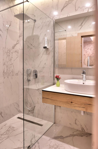 Bathroom 3, Hotel Emerald, Herzegovina-Neretva