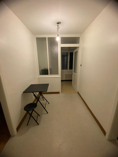 Others 4, Chambre a Neuchatel, Neuchâtel