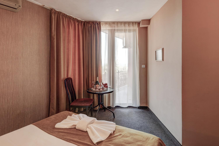 Bedroom 3, Ellinis Hotel - Sea View and Free Parking, Varna