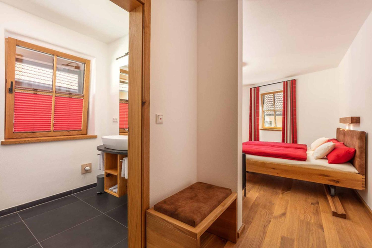 Bedroom 2, Hotel Garni zum Schwan, Cham