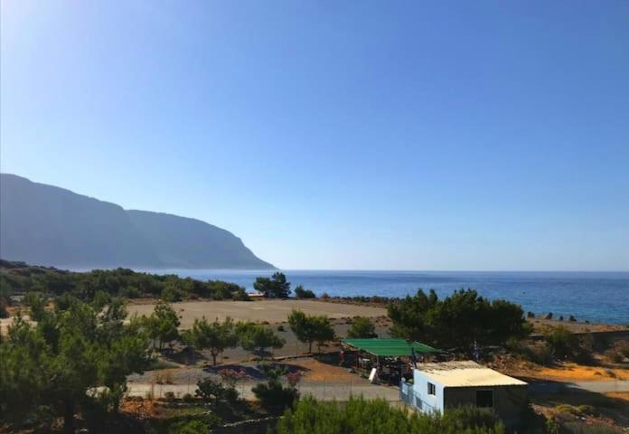 Others 5, Paradise, Crete