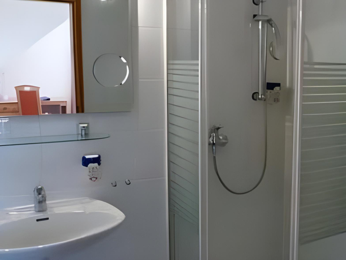 Bathroom 4, Hotel Restaurant Jagerhof, Braunschweig