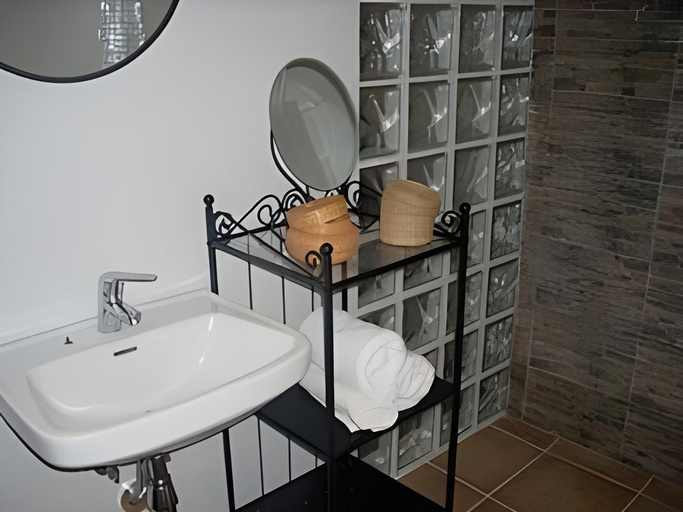 Bathroom 2, La Venta del Arriero, Ciudad Real