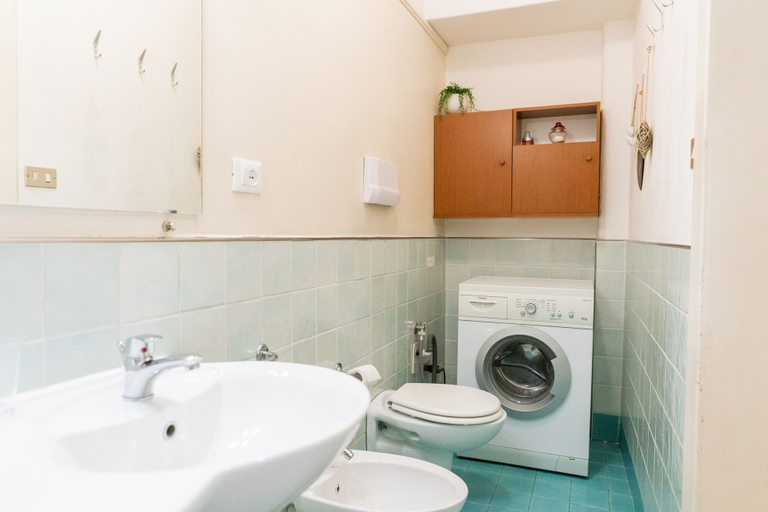 Bathroom 4, Τhe welcoming Rocchetto residence at 25m from P. Erbe, Verona