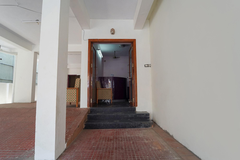 FabHotel Terra - Nr. Nithya Kalyana Venkatesa Perumal Temple & The Forum Vijaya Mall, Chennai