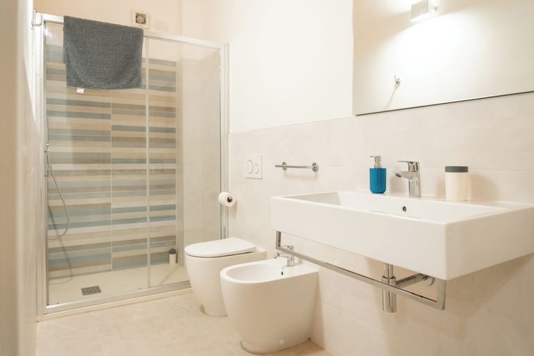 Bathroom 3, Villa Eliseo, Modena