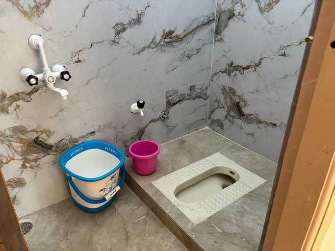 Bathroom 3, Ishwar Retreat, Gulbarga