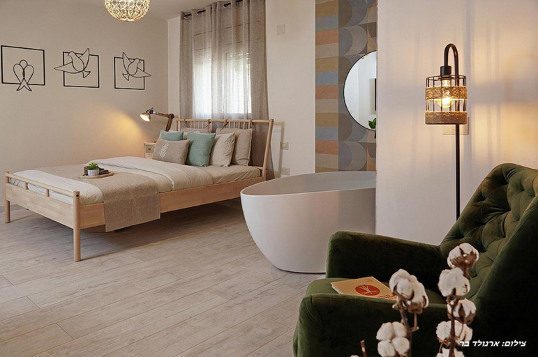 Others 4, Anise Suites