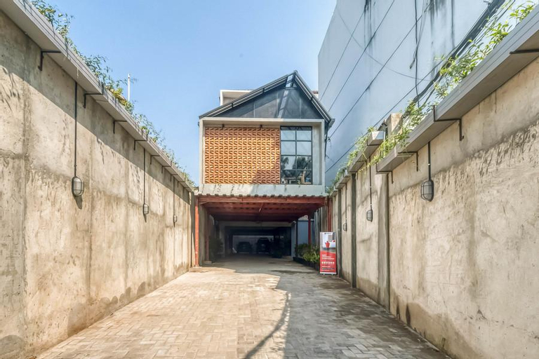 Exterior & Views 12