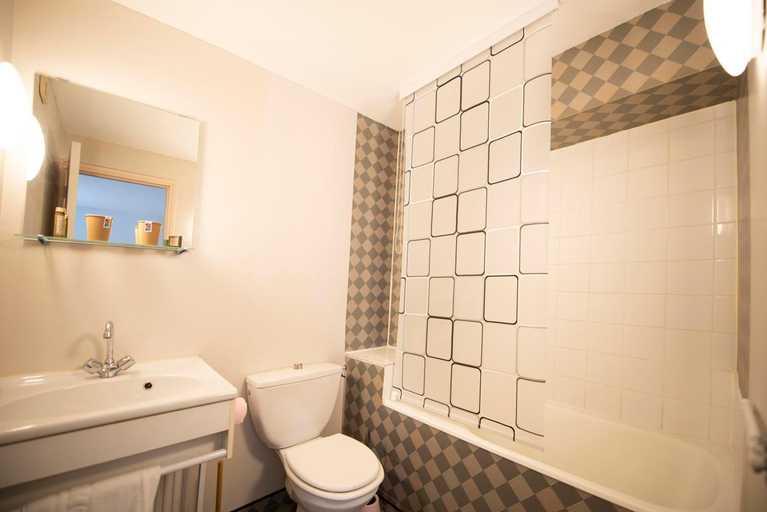 Bathroom 3, Hotel 1610, Aveyron