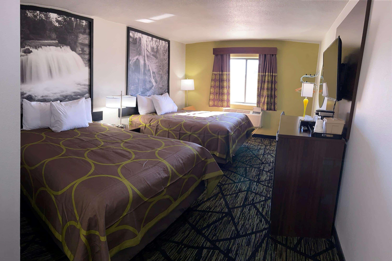 Bedroom 3, Super 8 By Wyndham York Ne, York