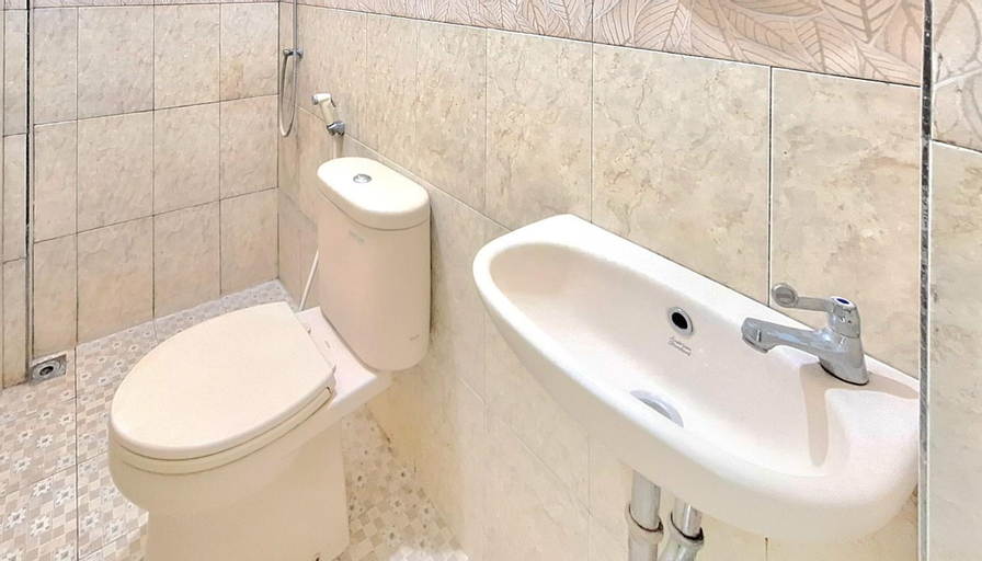 Bathroom 14