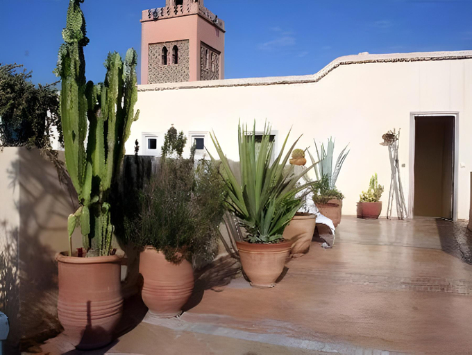 Exterior & Views