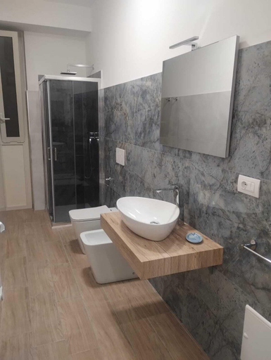 Bathroom, Live & Love Catania, Catania