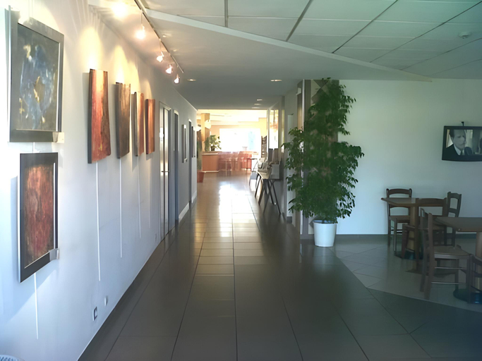 Public Area, greet Hotel Castres-Saïx, Tarn