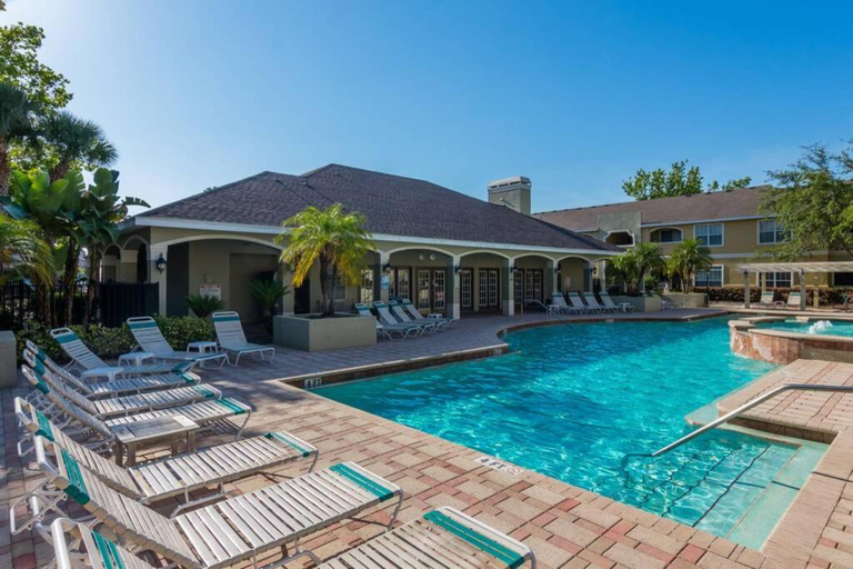 Sport & Beauty, Gorgeous condo, 2 bedrooms, 2 baths, with pool, minutes to Clearwater Beach, Pinellas