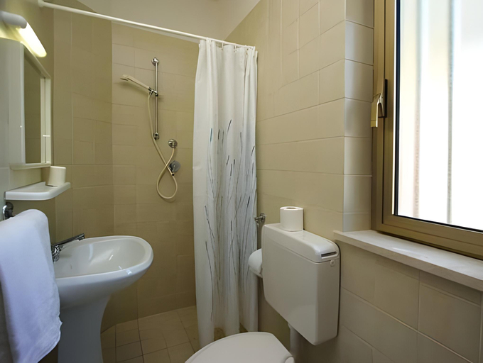 Bathroom 3, Pensione Ornella, Udine