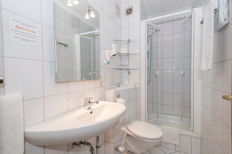 Bathroom 5, Gästehaus Becher, Göppingen