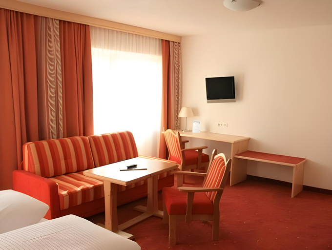 Bedroom 2, Hotel Troschana, Landeck