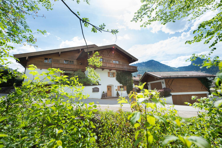 Others 3, Haus Lesch - Stilvolle Appartements mit tollem Bergblick in Kreuth am Tegernsee, Miesbach