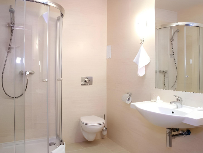 Bathroom 4, Hotel Tarnovia, Tarnów City