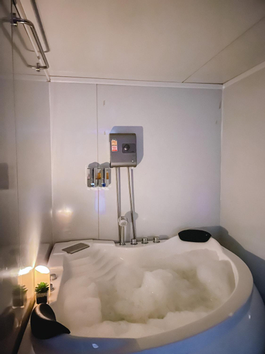 Bathroom 10